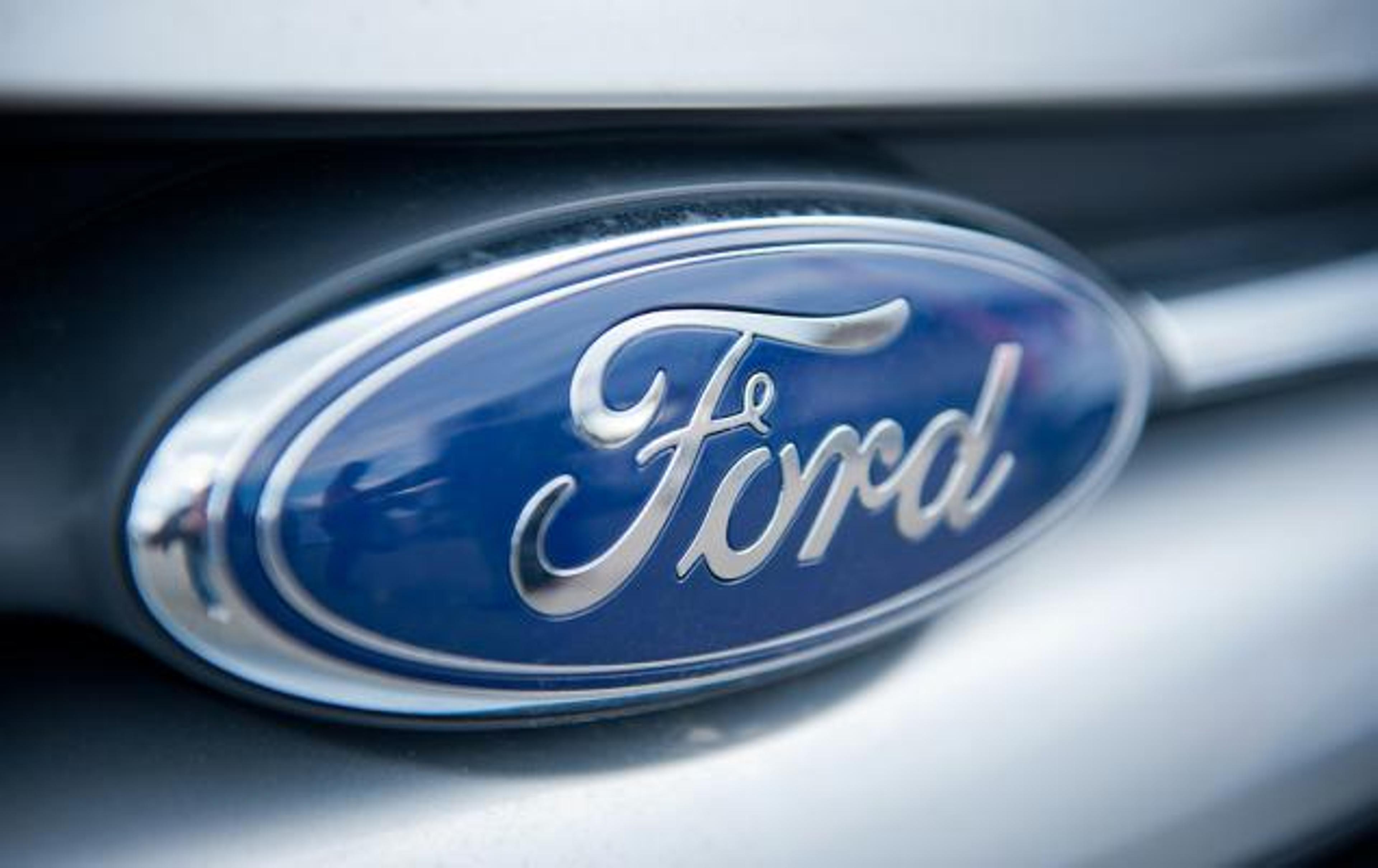 The Zacks Analyst Blog Highlights Intesa Sanpaolo, Ford Motor and Cummins